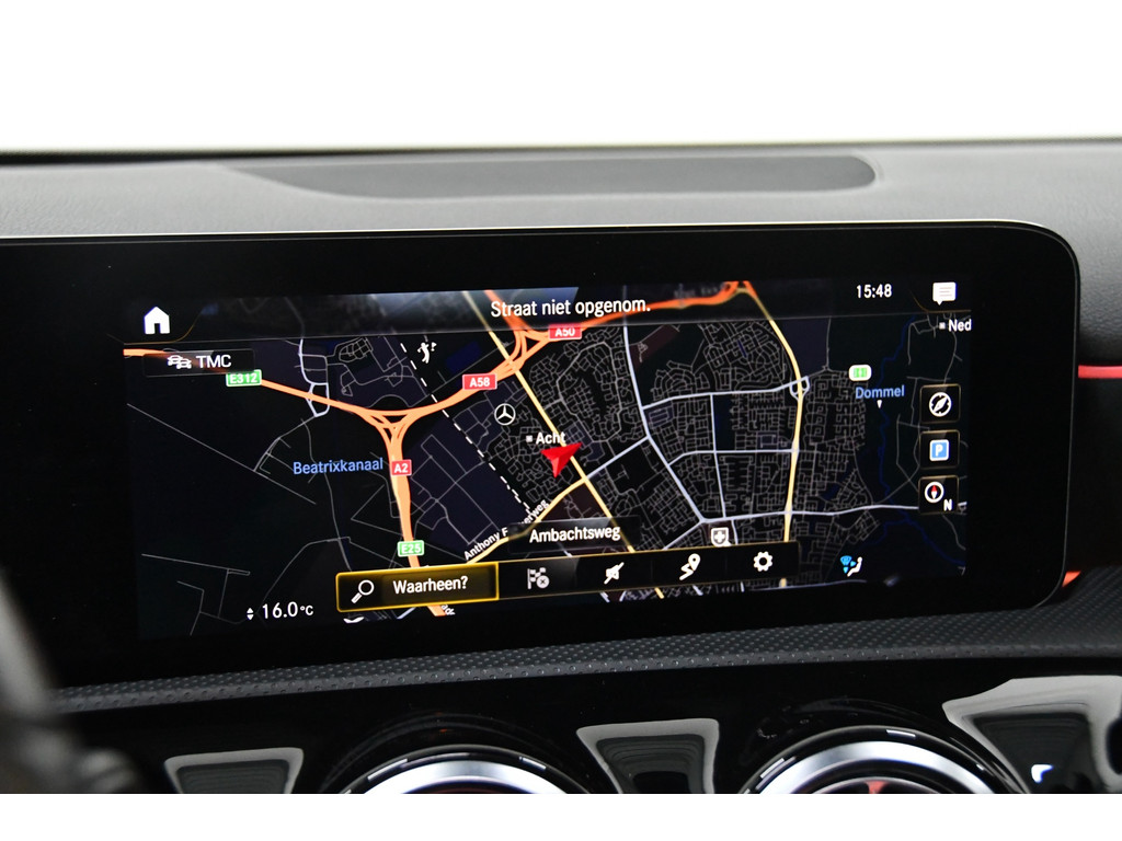 Mercedes-Benz A-klasse 180 Business Solution AMG Pano,Burmester,Sfeer 17