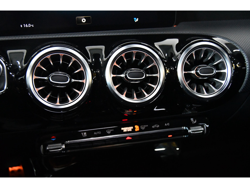 Mercedes-Benz A-klasse 180 Business Solution AMG Pano,Burmester,Sfeer 20