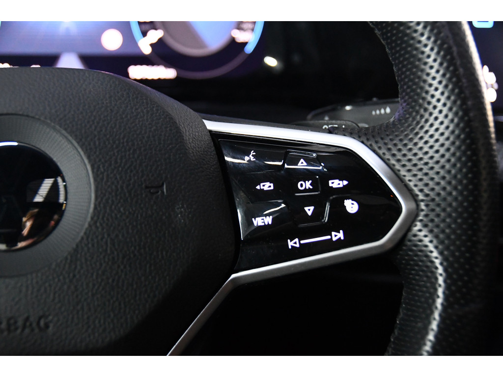Volkswagen Golf 1.5 eTSI R-Line Pano, Sfeer, AppleCarplay 11
