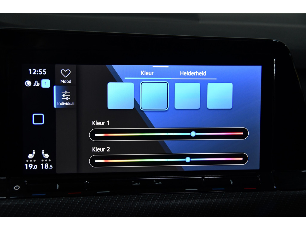 Volkswagen Golf 1.5 eTSI R-Line Pano, Sfeer, AppleCarplay 17