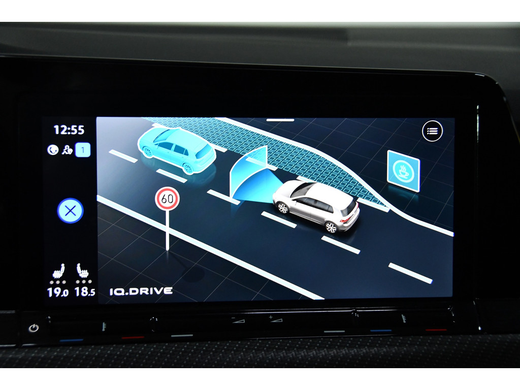 Volkswagen Golf 1.5 eTSI R-Line Pano, Sfeer, AppleCarplay 18