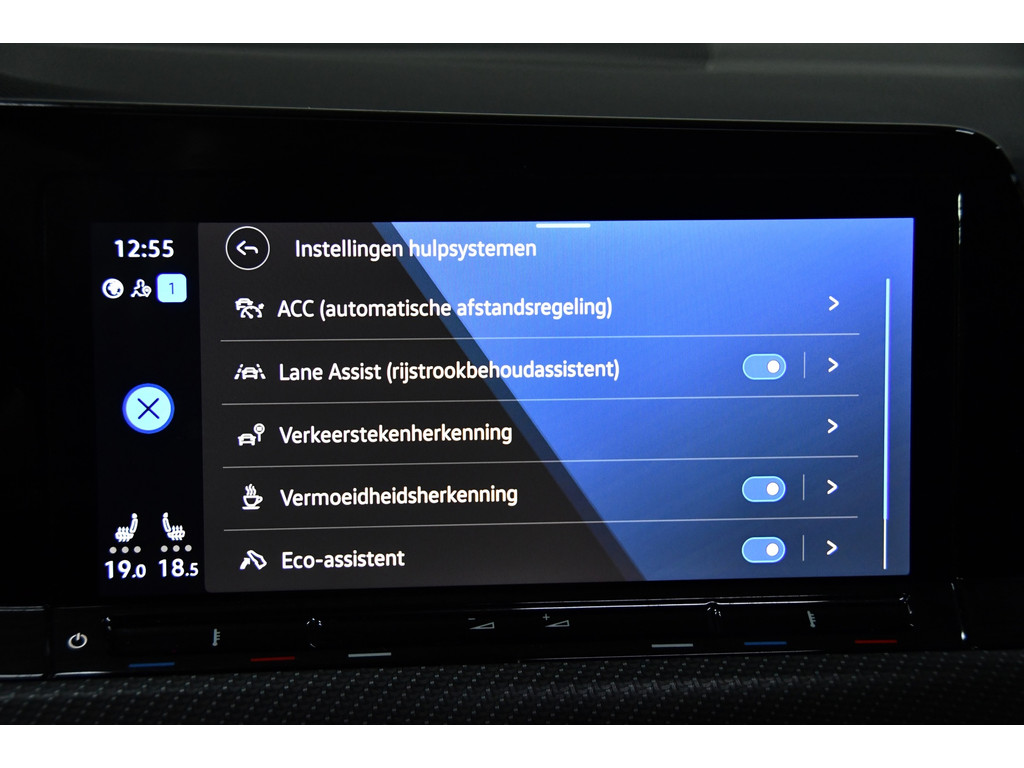 Volkswagen Golf 1.5 eTSI R-Line Pano, Sfeer, AppleCarplay 19