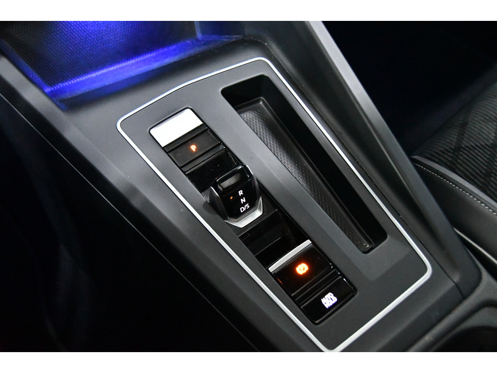 Volkswagen Golf 1.5 eTSI R-Line Pano, Sfeer, AppleCarplay 22