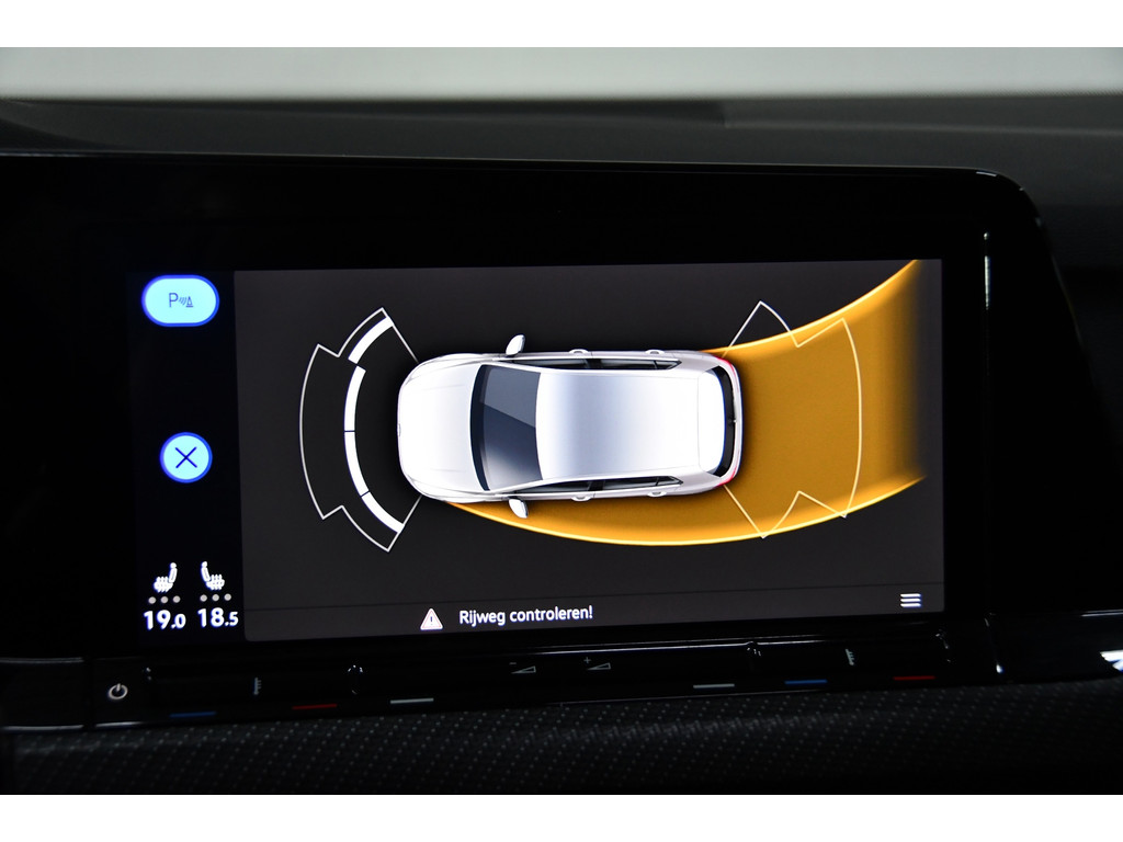 Volkswagen Golf 1.5 eTSI R-Line Pano, Sfeer, AppleCarplay 24