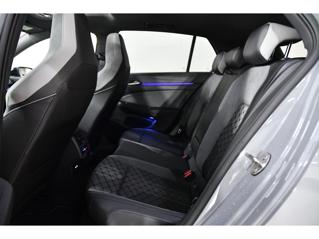 Volkswagen Golf 1.5 eTSI R-Line Pano, Sfeer, AppleCarplay 5