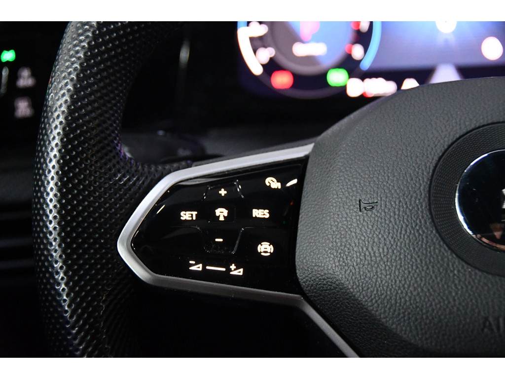 Volkswagen Golf 1.5 eTSI R-Line Pano, Sfeer, AppleCarplay 9
