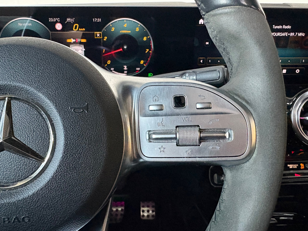 Mercedes Benz GLA 250 4MATIC AMG-line NIGHT PAKKET*Pano*Stoelverwarming* 13