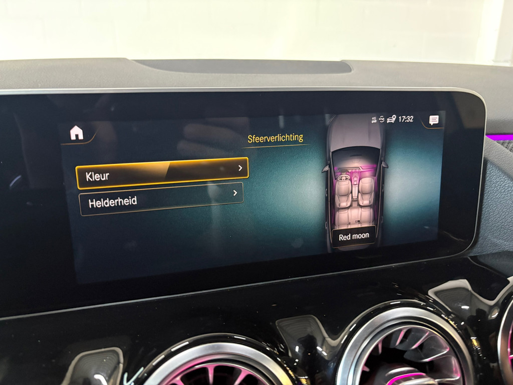 Mercedes Benz GLA 250 4MATIC AMG-line NIGHT PAKKET*Pano*Stoelverwarming* 19
