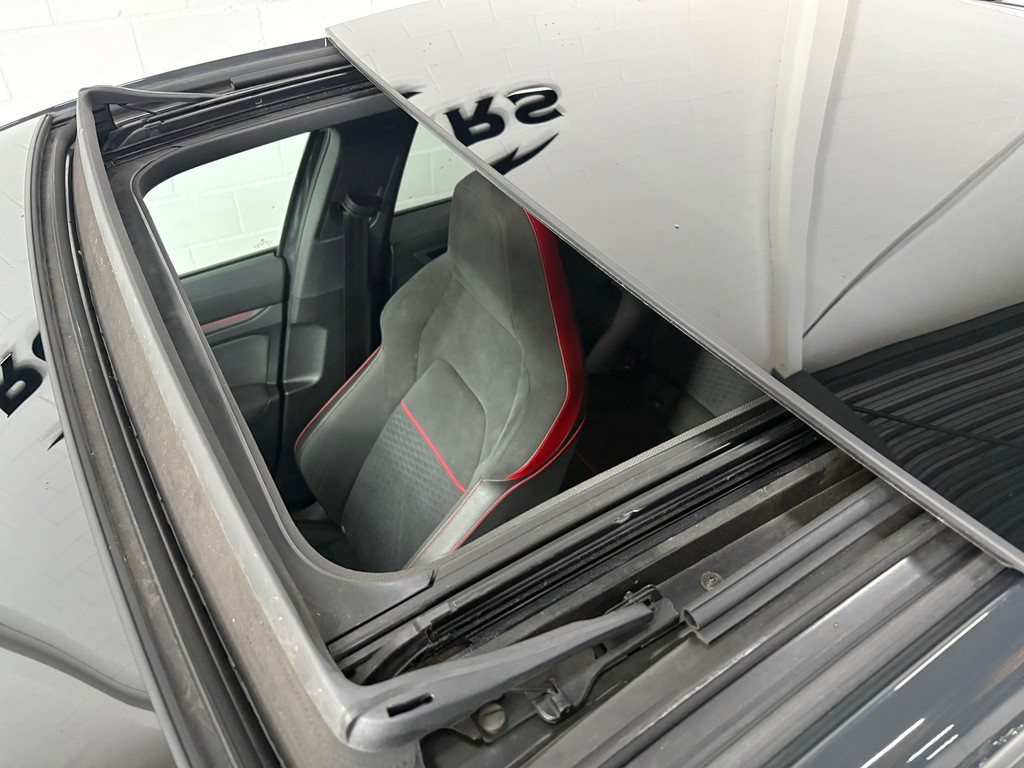 Volkswagen Golf 2.0 GTI Clubsport Pano, Side Assist, Carplay 2