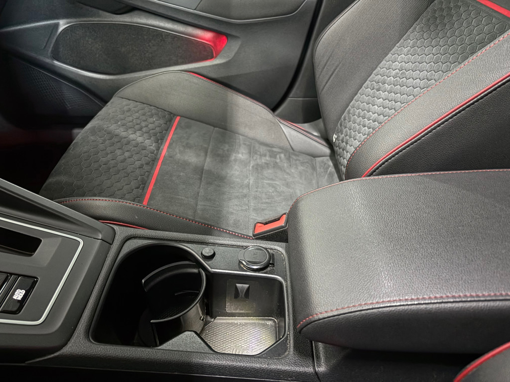 Volkswagen Golf 2.0 GTI Clubsport Pano, Side Assist, Carplay 22