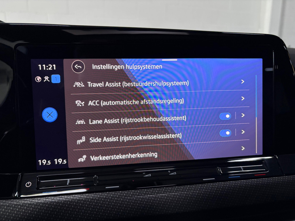 Volkswagen GOLF 2.0 TSI R 4Motion, Pano, Akra, HK Audio, HUD 18