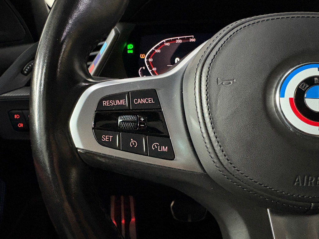 BMW 1-serie 118i High Executive, Pano, Sfeerverlichting, Applecarplay 10