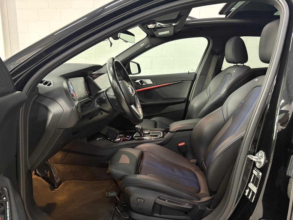 BMW 1-serie 118i High Executive, Pano, Sfeerverlichting, Applecarplay 4