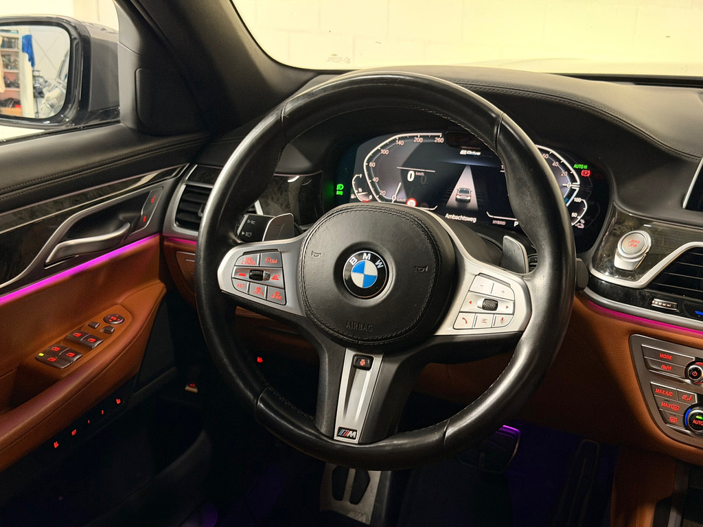 BMW 7-serie 745e High Executive, M-Pakket, CarbonCore, Luchtvering 1