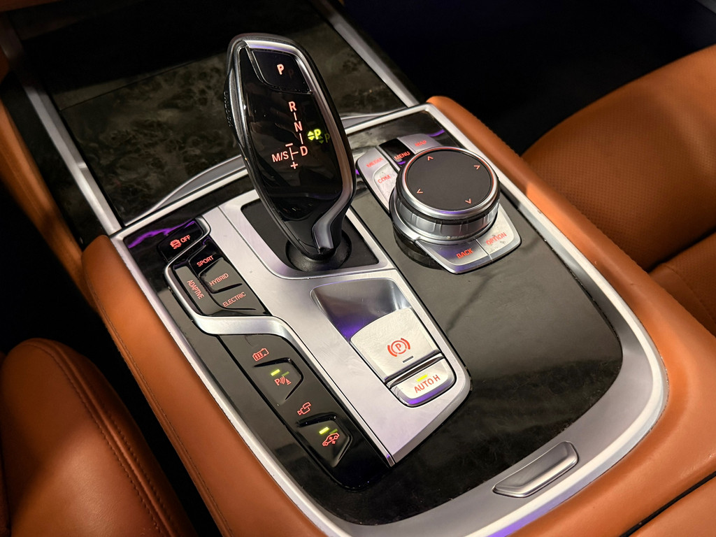 BMW 7-serie 745e High Executive, M-Pakket, CarbonCore, Luchtvering 13