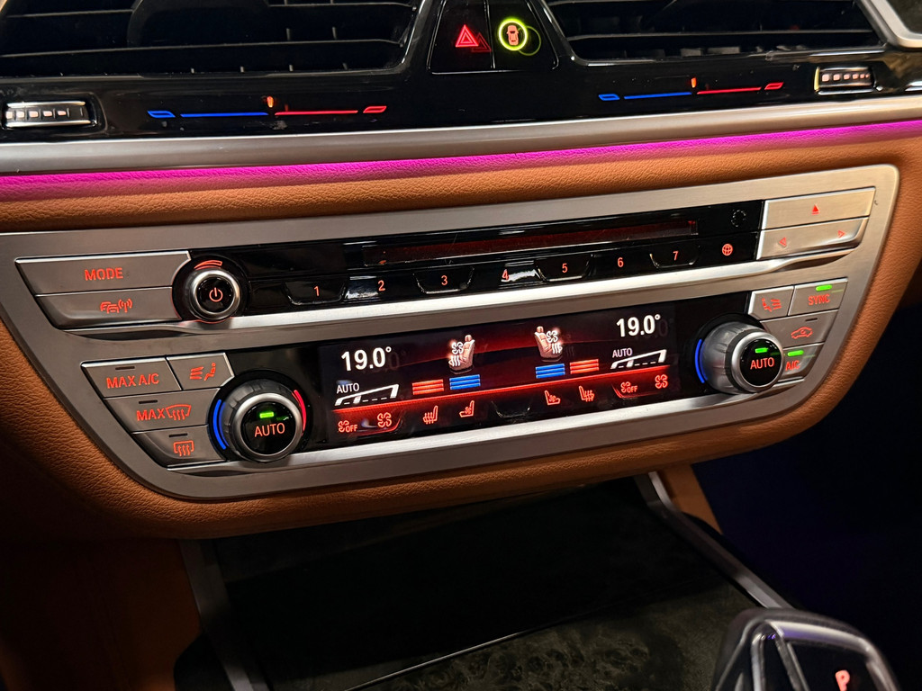 BMW 7-serie 745e High Executive, M-Pakket, CarbonCore, Luchtvering 8