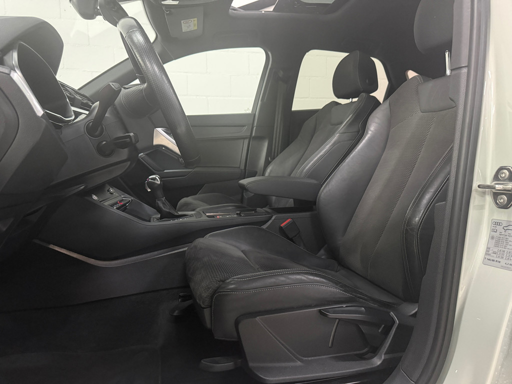 Audi Q3 SPORTBACK 35 TFSI S Edition*Pano*Camera*Stoelverwarming* 10