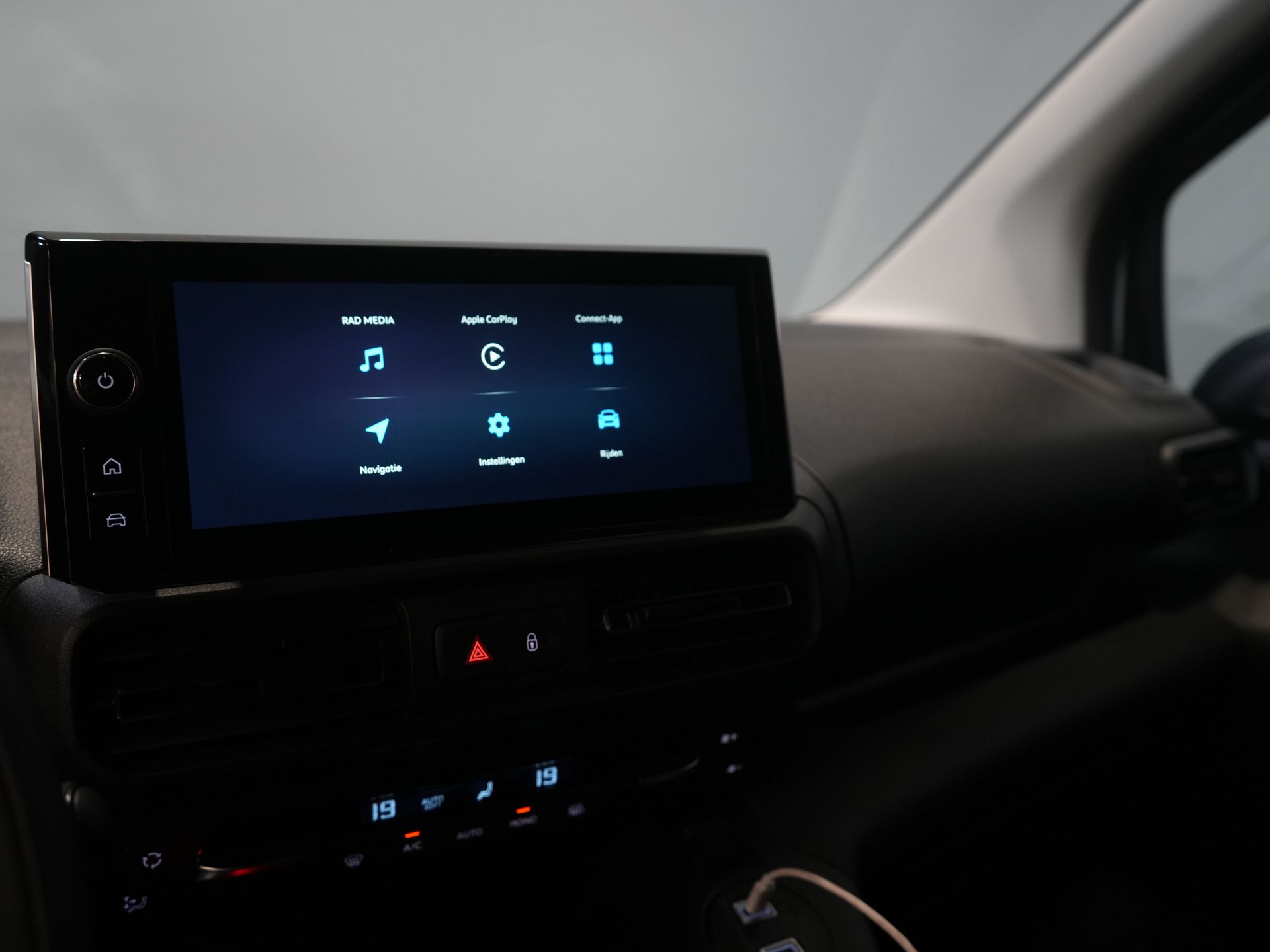 Toyota PROACE CITY Bestelbus 1.5 130 pk Aut. L2 BPM VRIJ! LED/ Virtual Cockpit/ 3 pers./ Carplay/ Camera/ Climate/ PDC/ Cruise 32