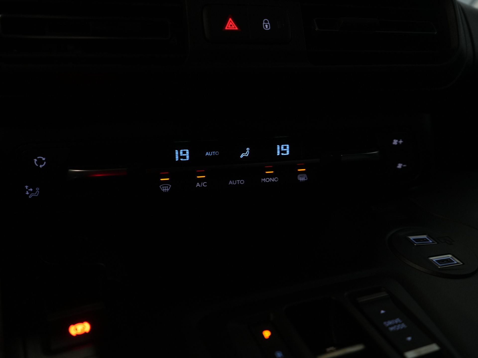 Toyota PROACE CITY Bestelbus 1.5 130 pk Aut. L2 BPM VRIJ! LED/ Virtual Cockpit/ 3 pers./ Carplay/ Camera/ Climate/ PDC/ Cruise 34