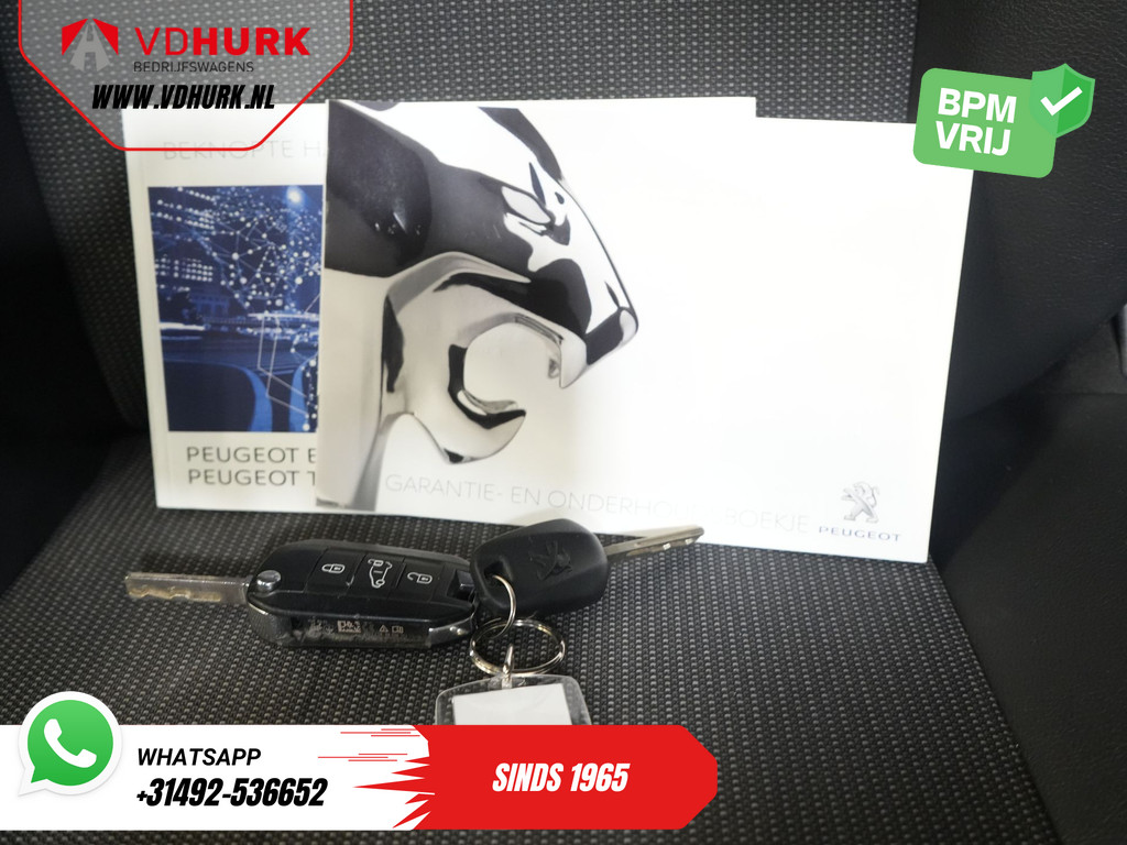 Peugeot Expert Bestelbus 2.0 HDI 120 pk L2 BPM VRIJ! READY2GO 2.5t Trekverm./ Carplay/ Camera/ PDC/ Navi 23