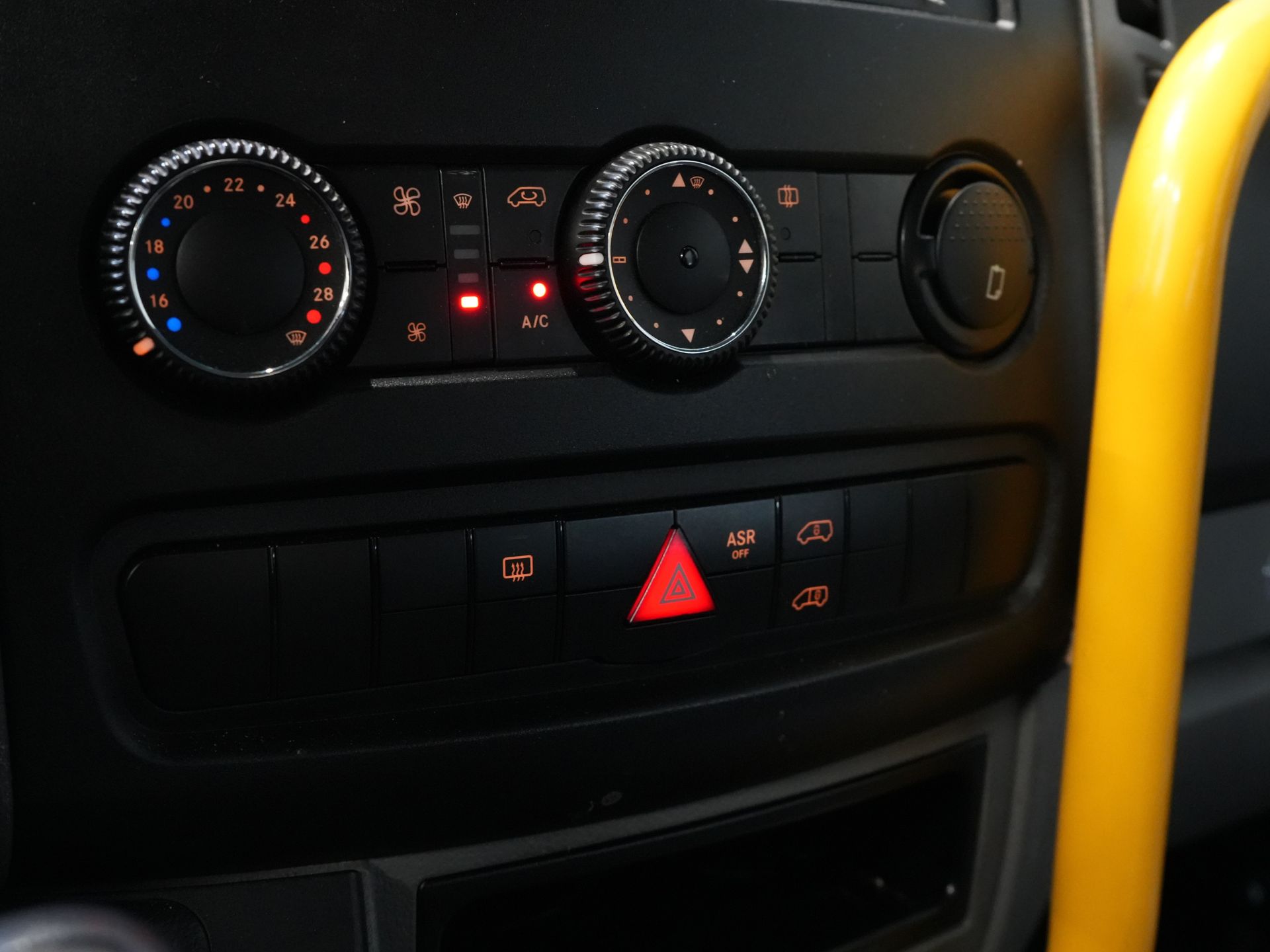 Mercedes-Benz Sprinter Personenvervoer 313 2.2 CDI Aut. L2H2 € 10.648 Incl. BTW BPM VRIJ! EXPORT Combi/ 9 Persoons/ Kombi/ 9P/ Airco/ Rolstoellift 19