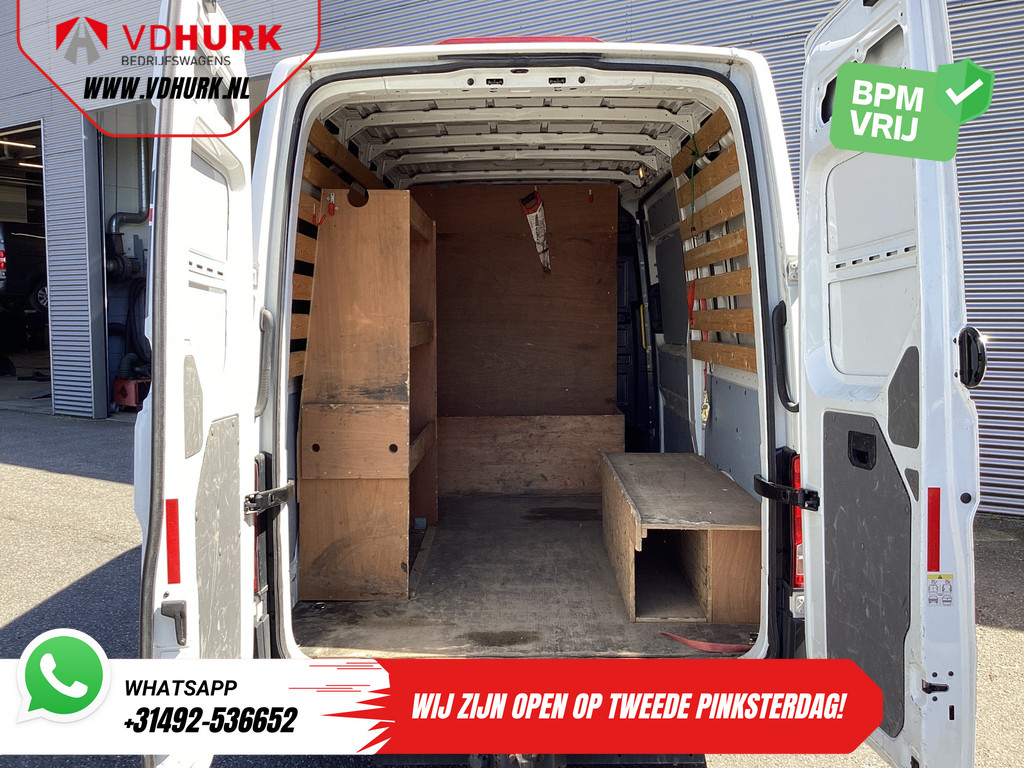 Volkswagen Crafter Bestelbus 35 2.0 TDI 140 pk L3H3 EXPORT ONLY Carplay/ Alarm/ Airco/ DAB+/ Cruise/ Navi/ Trekhaak/ PDC 4