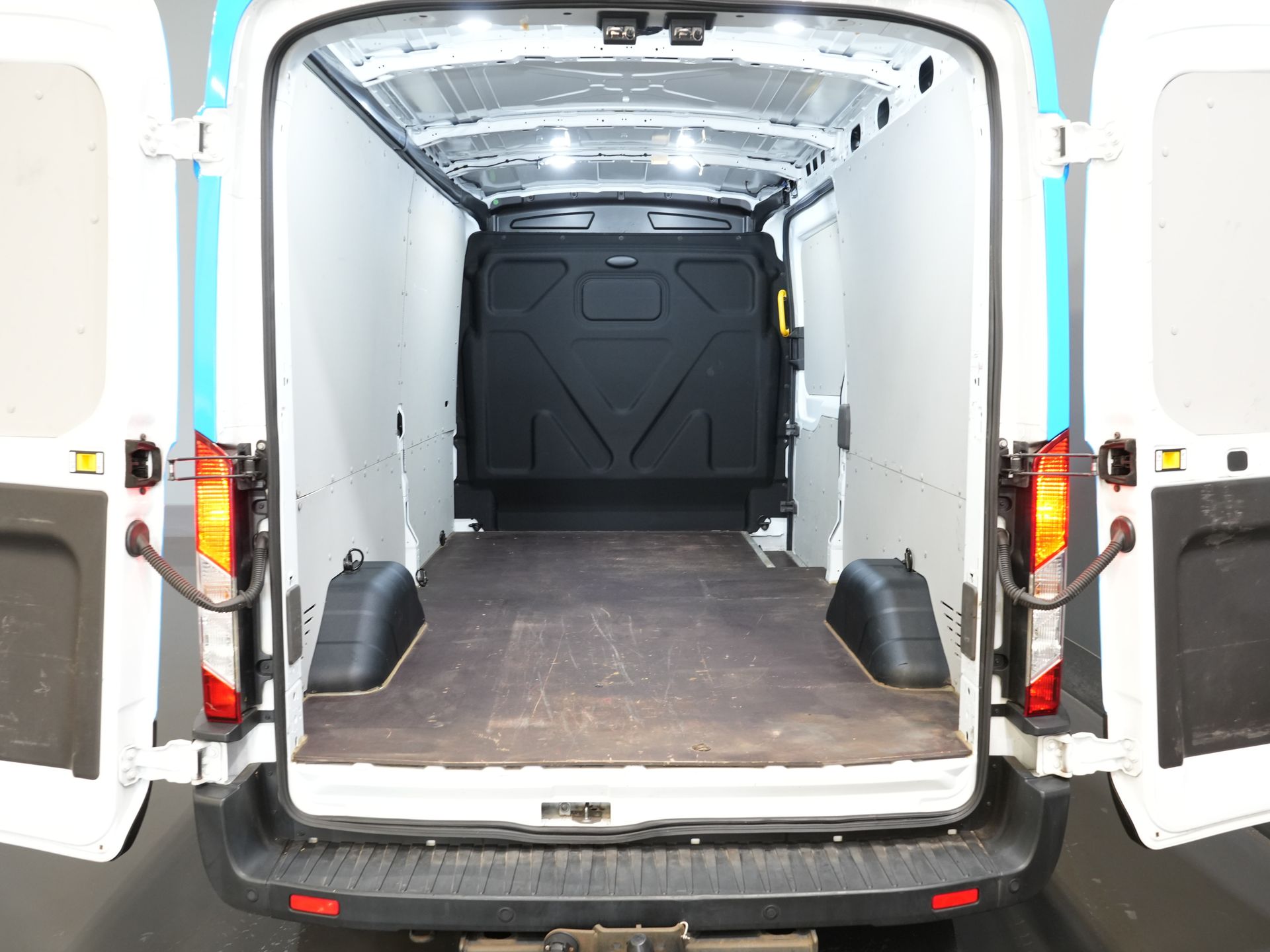 Ford Transit Bestelbus 350 2.0 TDCI 130 pk L3H2 Trend EXPORT ONLY Carplay/ Stoelverw./ 2,8T Trekverm./ Trekhaak/ Navi/ Airco 14