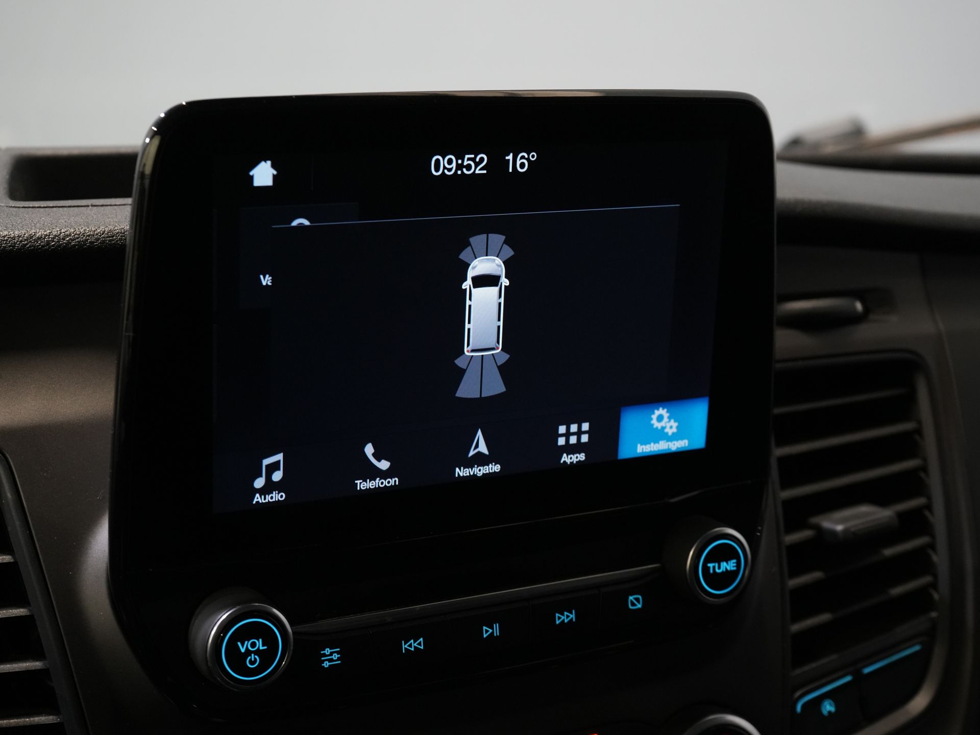 Ford Transit Bestelbus 350 2.0 TDCI 130 pk L3H2 Trend EXPORT ONLY Carplay/ Stoelverw./ 2,8T Trekverm./ Trekhaak/ Navi/ Airco 24
