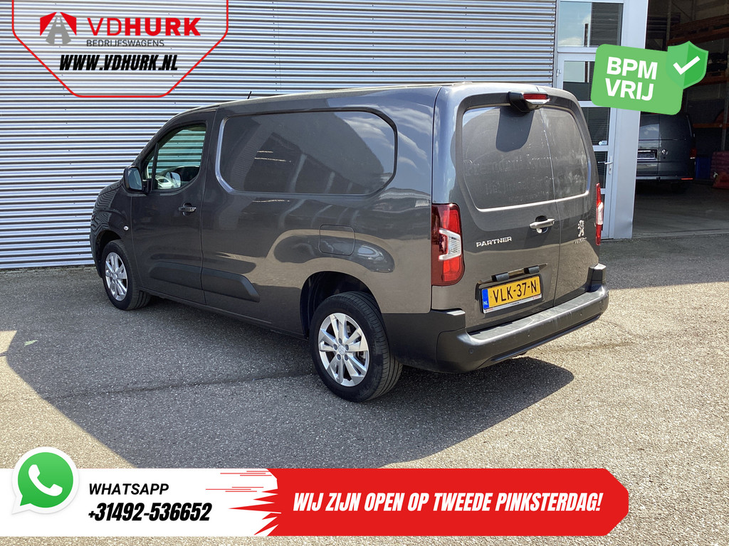 Peugeot Partner Bestelbus 1.5 HDI 130 pk Aut. L2 BPM VRIJ! 3 Pers./ Navi/ Keyless/ Carplay/ Camera/ PDC/ LMV/ Cruise/ Airco 1