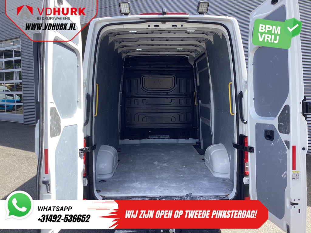 MAN TGE Bestelbus 35 2.0 140 pk Aut. L3H3 BPM VRIJ! Gev.Stoel/ Werklampen/ Carplay /Camera/ Cruise/ Trekhaak/ Opstap/ Aircp 4