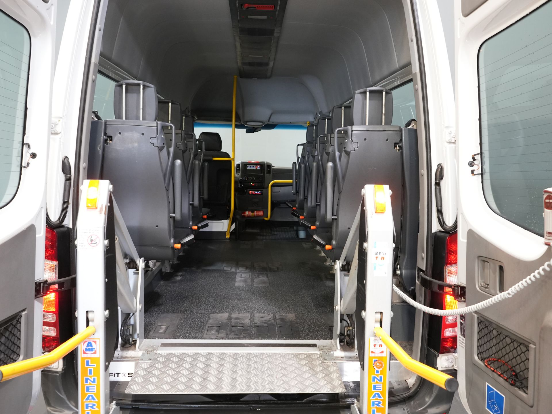 Mercedes-Benz Sprinter Personenvervoer 313 2.2 CDI L2H2 €9.922 Incl. BTW BPM VRIJ! EXPORT Combi/ 9 Persoons/ Kombi/ 9P/ Airco/ Rolstoellift 14