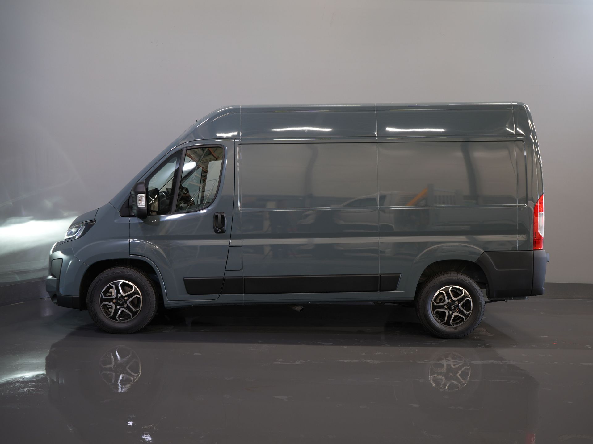 Peugeot Boxer Bestelbus (Fiat Ducato) 2.2 MJ 140 pk Aut. ZF L2H2 BPM VRIJ! LED/ Carplay/ LMV/ Climate/ Navi/ Camera/ Cruise 9