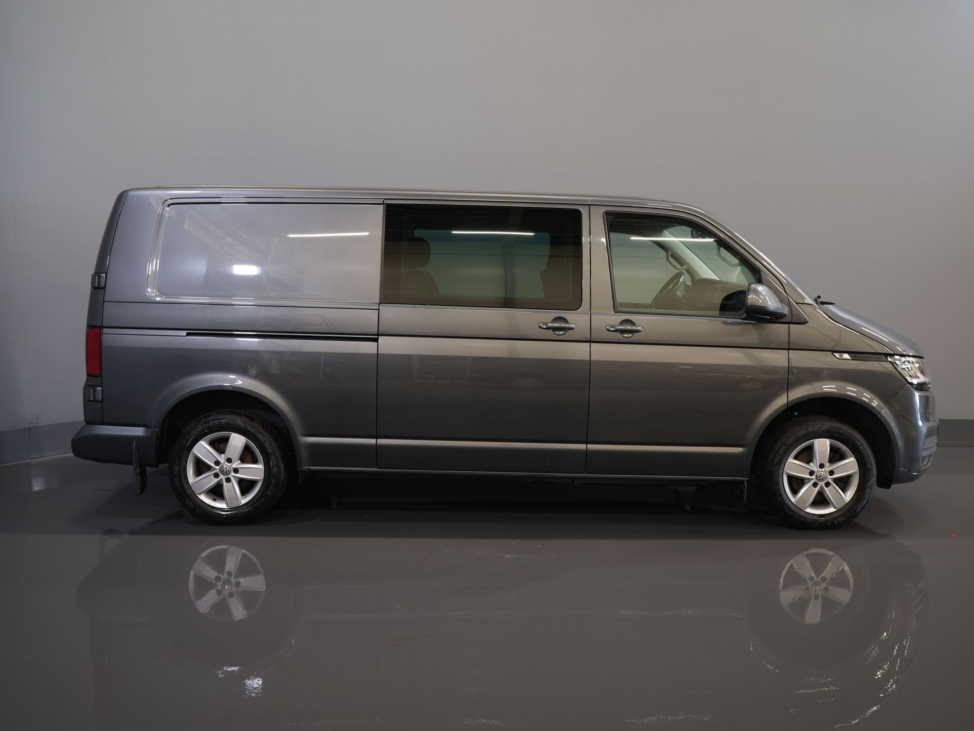 Volkswagen Transporter Bestelbus 2.0 TDI 150 pk DSG Aut. L2 DC Dubbel Cabine MIXTO/ LED/ Adapt.Cruise/ Standkachel/ Stoelverw./ Carplay/ Camera/ PDC/ LMV/ Trekha 10
