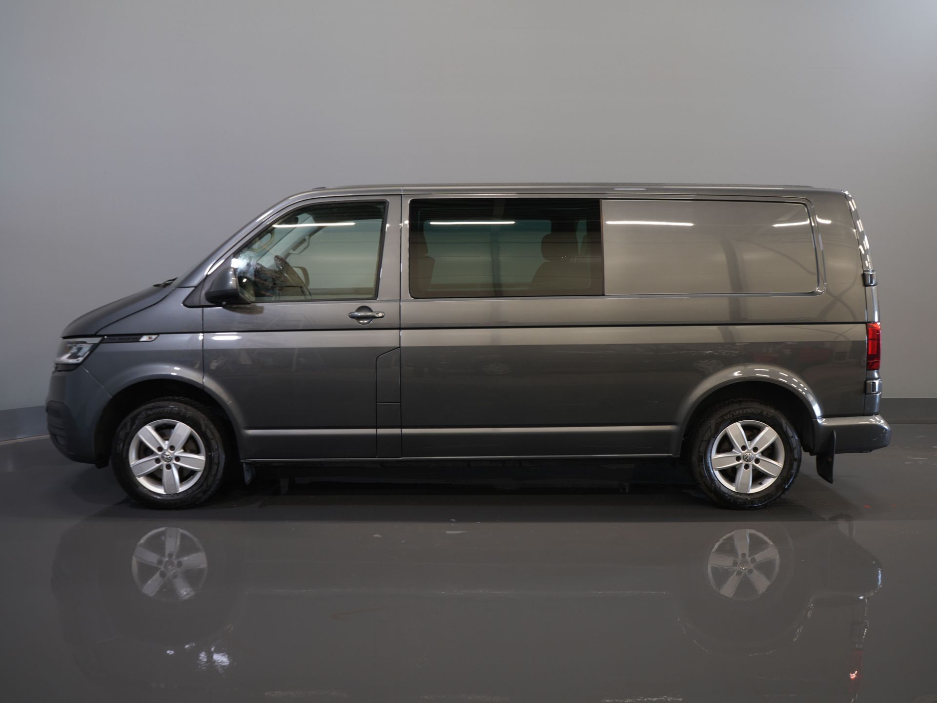 Volkswagen Transporter Bestelbus 2.0 TDI 150 pk DSG Aut. L2 DC Dubbel Cabine MIXTO/ LED/ Adapt.Cruise/ Standkachel/ Stoelverw./ Carplay/ Camera/ PDC/ LMV/ Trekha 9