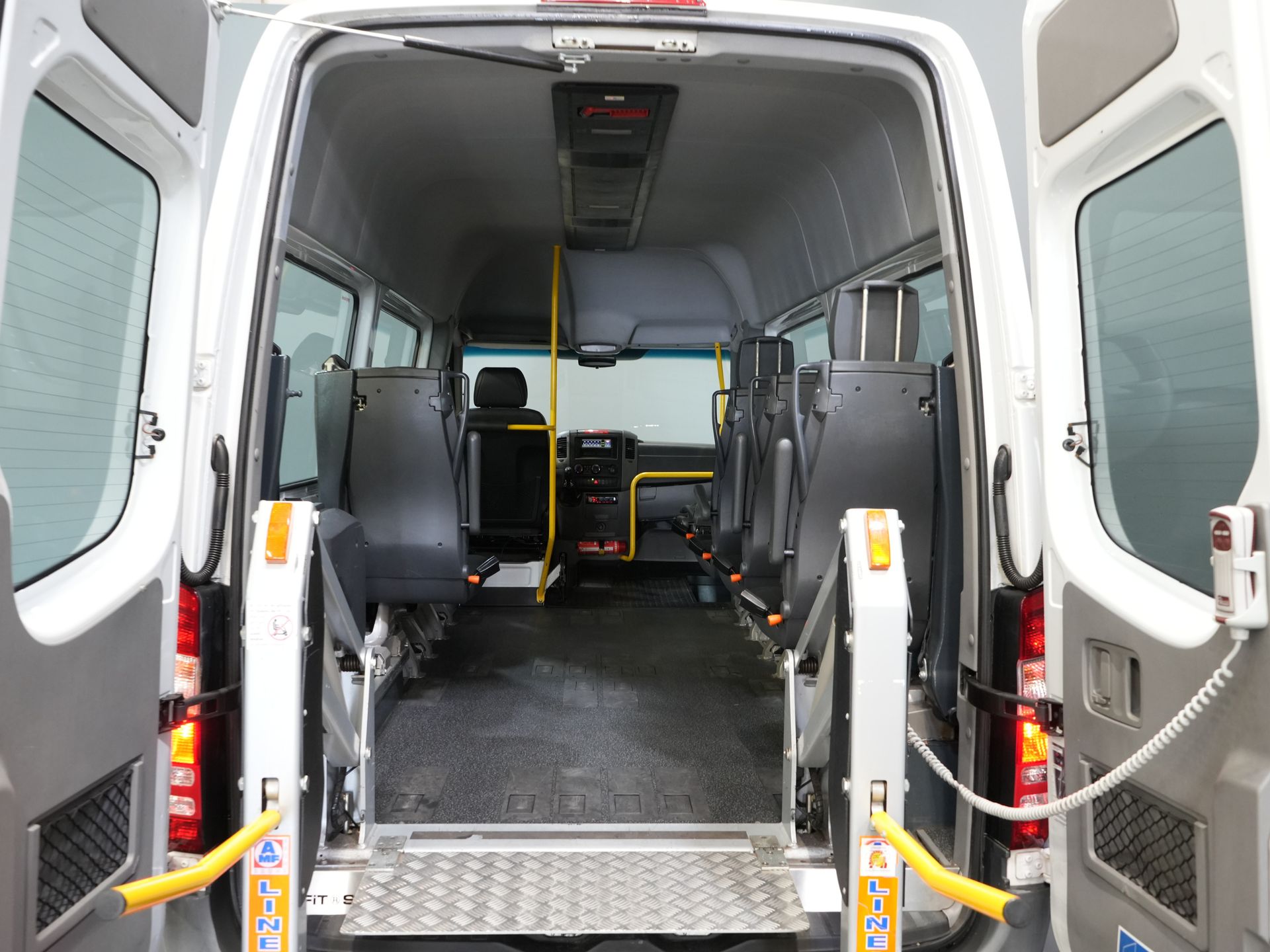 Mercedes-Benz Sprinter Personenvervoer 313 2.2 CDI L2H2 €9.922 Incl. BTW BPM VRIJ! EXPORT ONLY Combi/ 9 Persoons/ Kombi/ 9P/ Airco/ Rolstoellift 14