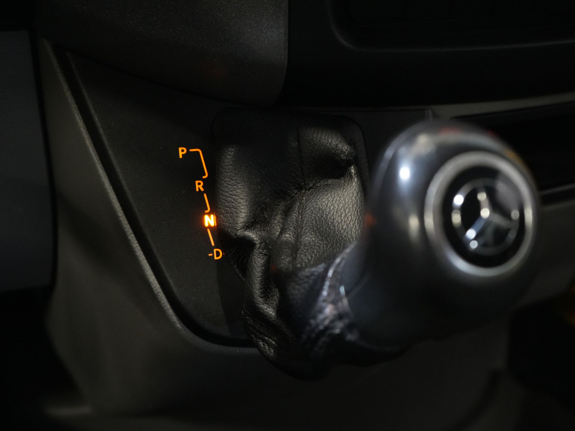 Mercedes-Benz Sprinter Personenvervoer Mercedes-Benz 313 2.2 CDI Aut. E6 L2H2 €10.890 Incl. BTW BPM VRIJ! EXPORT ONLY Combi/ 9 Persoons/ Kombi/ 9P/ Airco/ Rolstoellift 17