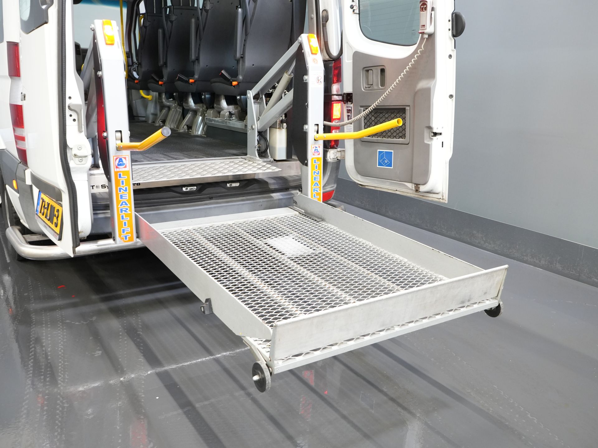 Mercedes-Benz Sprinter Personenvervoer 313 2.2 CDI L2H2 €9.922 Incl. BTW BPM VRIJ! EXPORT Combi/ 9 Persoons/ Kombi/ 9P/ Airco/ Rolstoellift 15