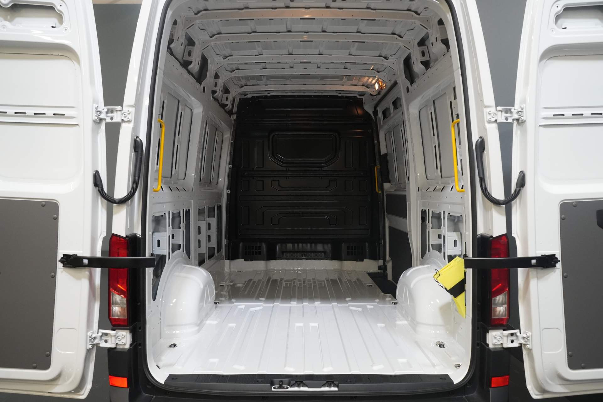Volkswagen Crafter Bestelbus 35 140 pk DSG Aut. L3H3 BPM VRIJ! LED/ Virtual Cockpit/ Camera/ Cruise/ Carplay/ Gev.Stoel 11