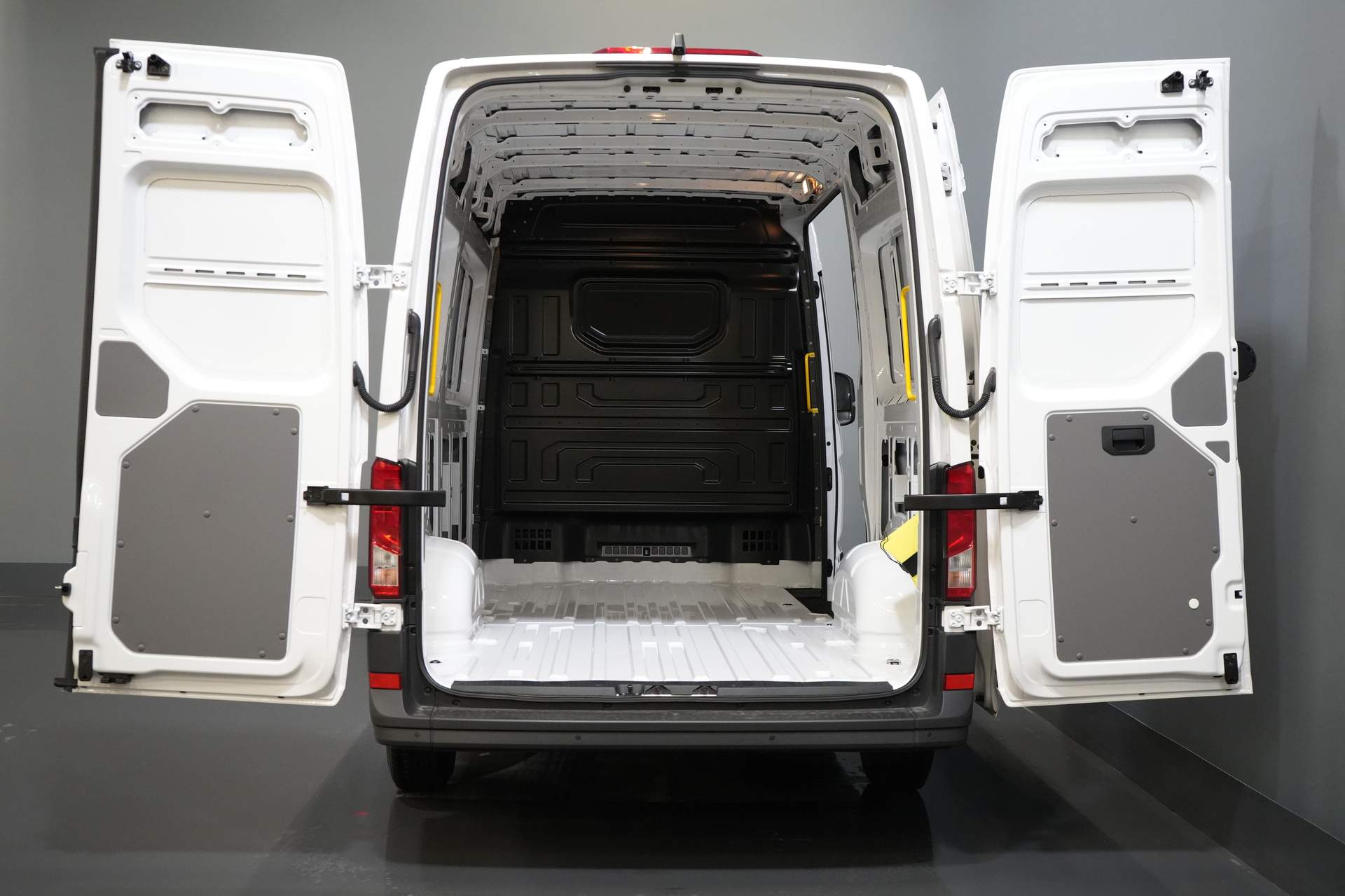 Volkswagen Crafter Bestelbus 35 140 pk DSG Aut. L3H3 BPM VRIJ! LED/ Virtual Cockpit/ Camera/ Cruise/ Carplay/ Gev.Stoel 7