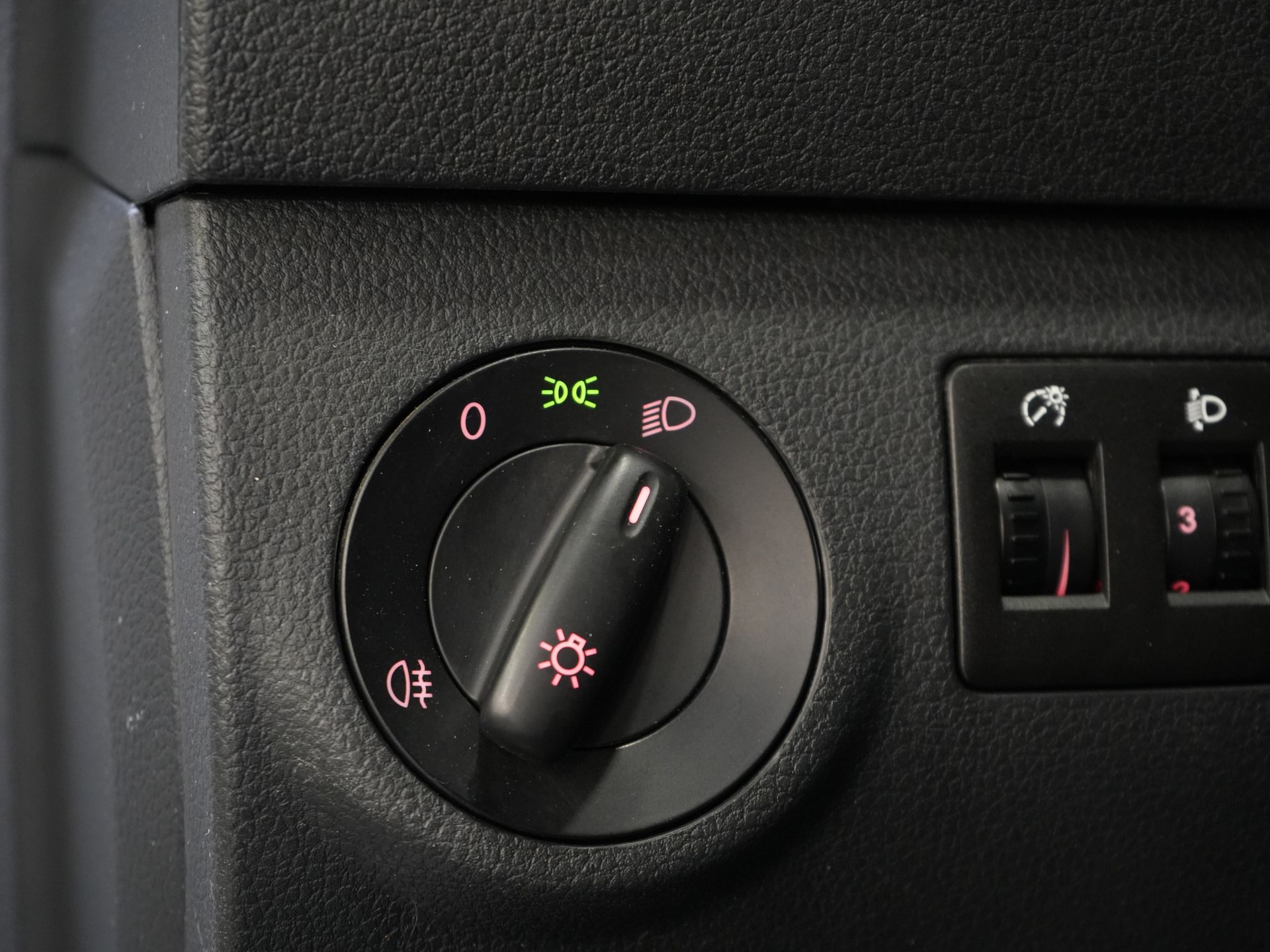 Volkswagen Caddy Bestelauto 2.0 TDI BPM VRIJ! Airco / Cruise/ Trekhaak/ NAP NL Auto/ Lage KM's 19
