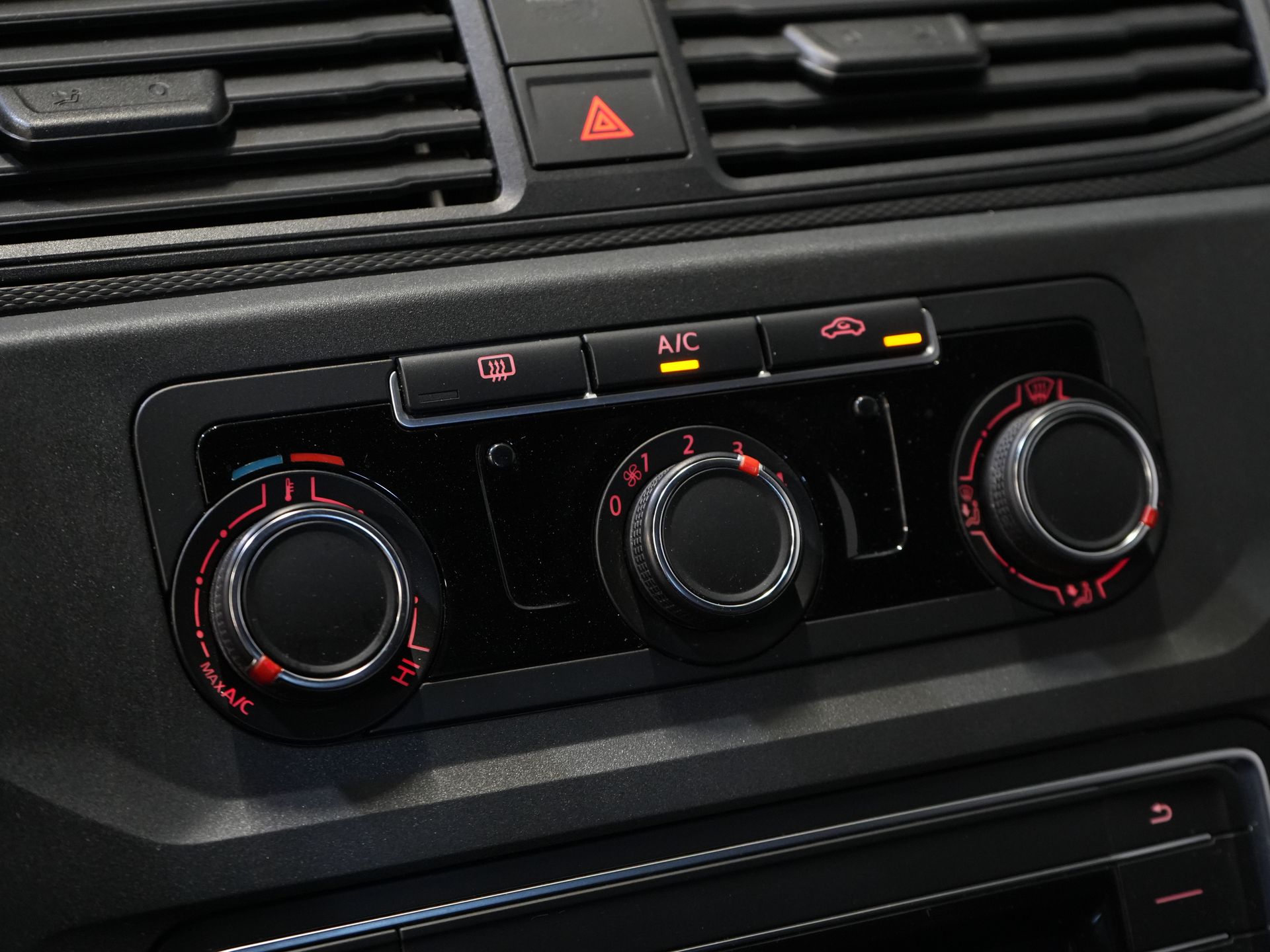 Volkswagen Caddy Bestelauto 2.0 TDI BPM VRIJ! Airco / Cruise/ Trekhaak/ NAP NL Auto/ Lage KM's 22