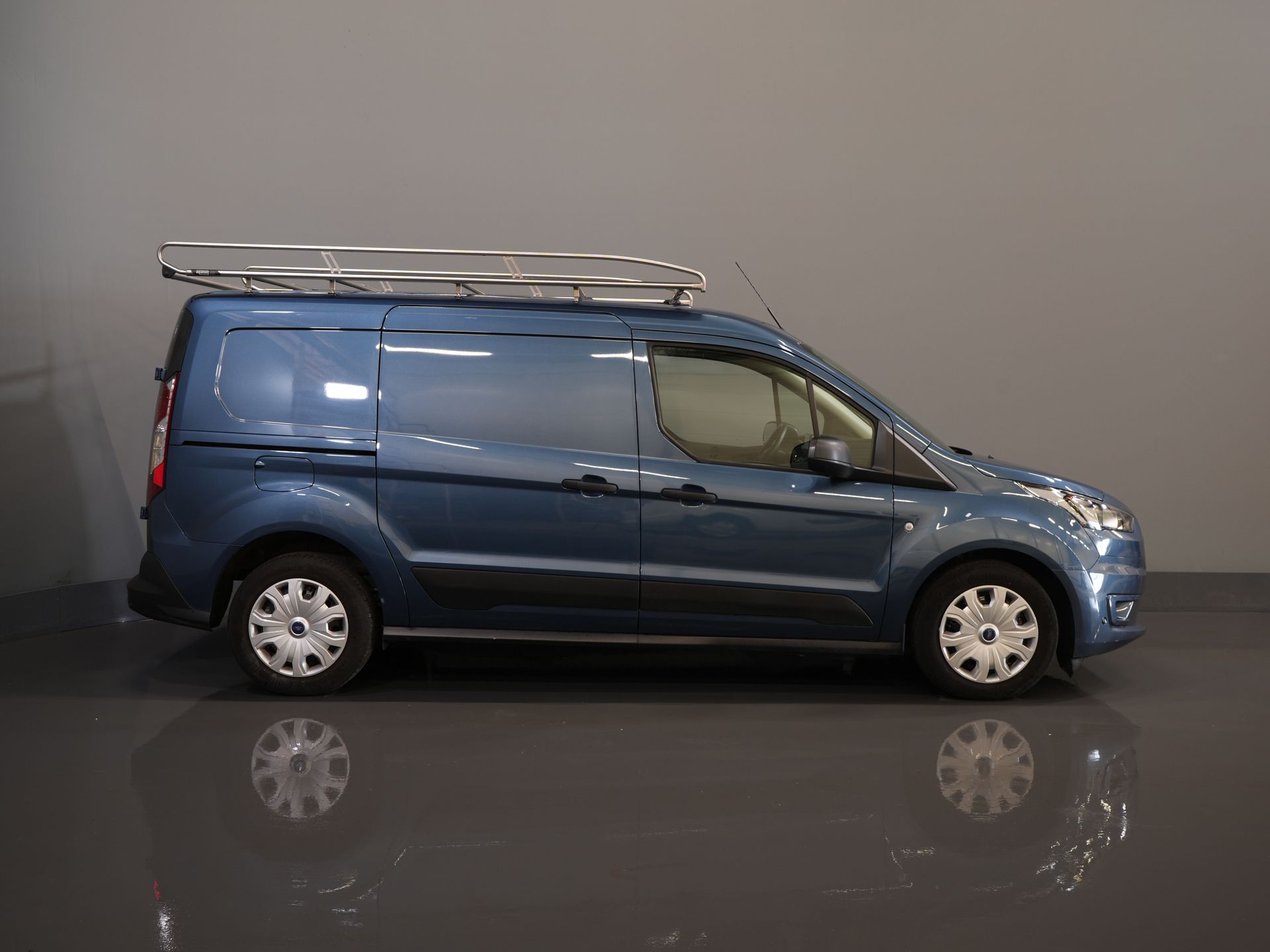 Ford Transit Connect Bestelbus 1.0 100 pk BENZINE L2 Limited BPM VRIJ! Carplay/ Imperiaal/ Cruise/ Camera/ PDC/ Cruise 10