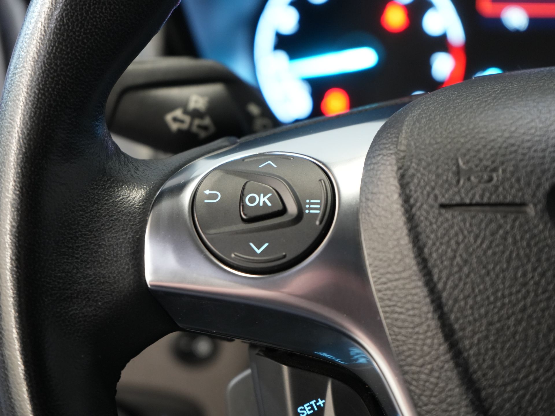 Ford Transit Connect Bestelbus 1.0 100 pk BENZINE L2 Limited BPM VRIJ! Carplay/ Imperiaal/ Cruise/ Camera/ PDC/ Cruise 18