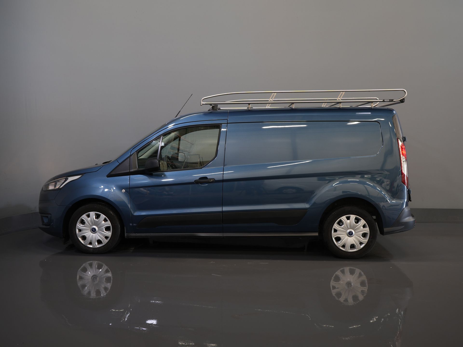 Ford Transit Connect Bestelbus 1.0 100 pk BENZINE L2 Limited BPM VRIJ! Carplay/ Imperiaal/ Cruise/ Camera/ PDC/ Cruise 9