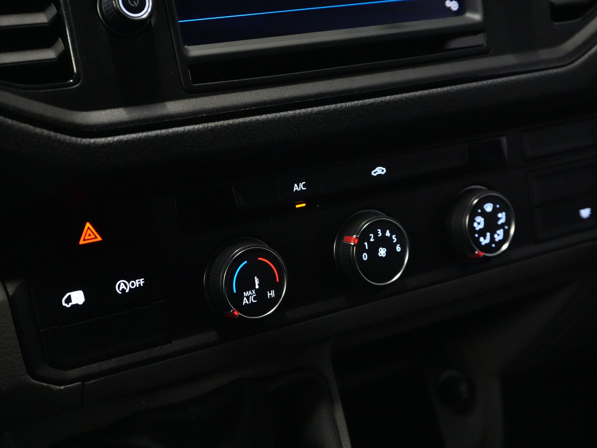 MAN TGE Bestelbus 2.0 TDI L3H2 BPM VRIJ! 3 Pers./ 2.5t Trekverm./ Carplay/ Betimmerd/ Cruise/ Navi/ Camera 19