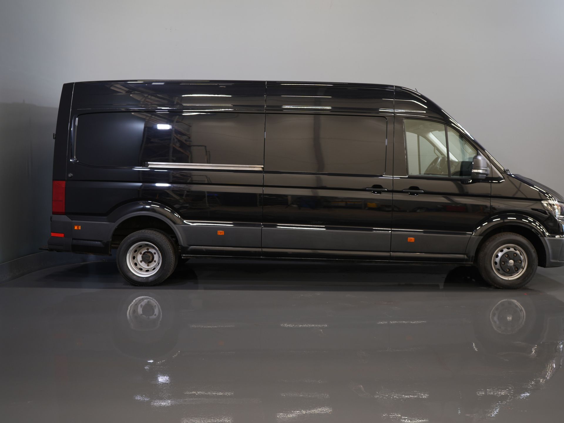Volkswagen Crafter Bestelbus 50 2.0 TDI 180 pk Aut. DSG L4H3 BPM VRIJ! Dubbel Lucht/ 3.5t Trekverm./ 270Gr.Deuren/ Gev.Stoel/ Carplay/ Navi/ Camera/ Cruise/  10