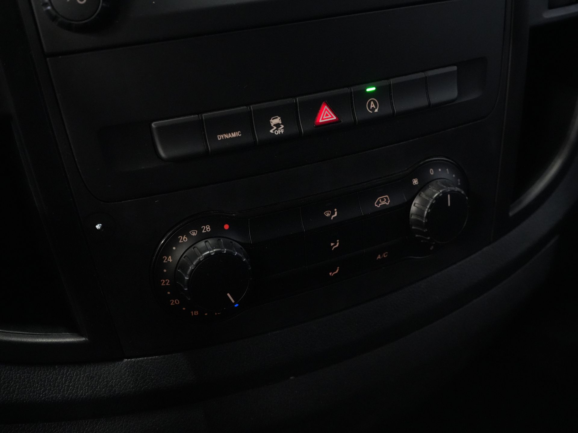Mercedes-Benz Vito Bestelbus 119 CDI Aut L2 BPM VRIJ! 4Matic/ 4x4/ Allrad/ 270 Gr.Deuren/ Carplay/ Camera/ 19