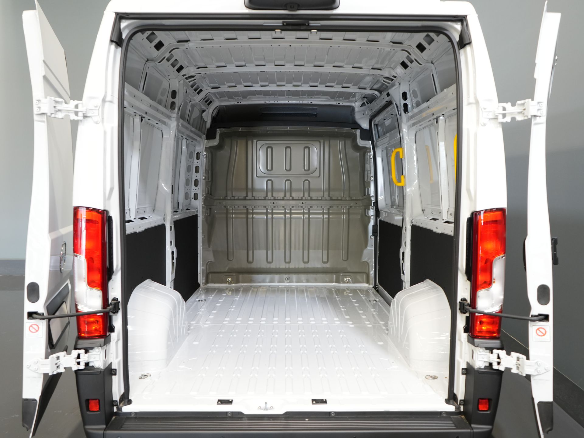 Opel Movano Bestelbus 35 2.2 CDTI 140 pk Aut. ZF L2H2 BPM VRIJ! Virtual Cockpit/ Carplay/ Climate/ 270Gr. Deuren/ Navi/ Camera/ Cruise/ PDC/ DAB 14
