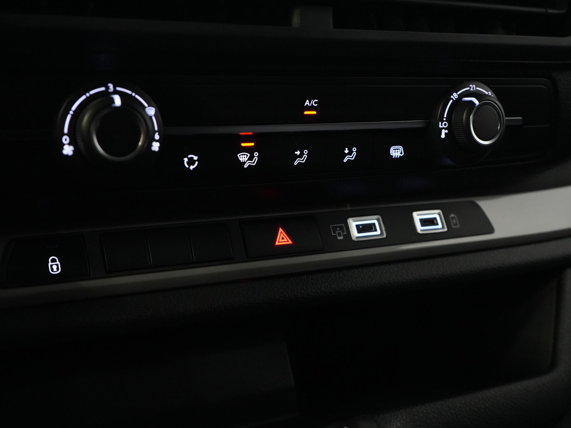 Opel Vivaro Bestelbus 2.0 CDTI 180 pk Aut. DC Dubbel Cabine BPM VRIJ! 2xSchuifdeur/ Adapt. Cruise/ Stuurverw./ Carplay/ LMV/ PDC/ Camera/ Afn.Trekhaak 23