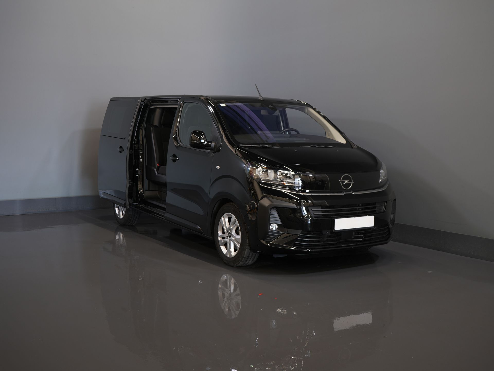 Opel Vivaro Bestelbus 2.0 CDTI 180 pk Aut. DC Dubbel Cabine BPM VRIJ! 2xSchuifdeur/ Adapt. Cruise/ Stuurverw./ Carplay/ LMV/ PDC/ Camera/ Afn.Trekhaak 8